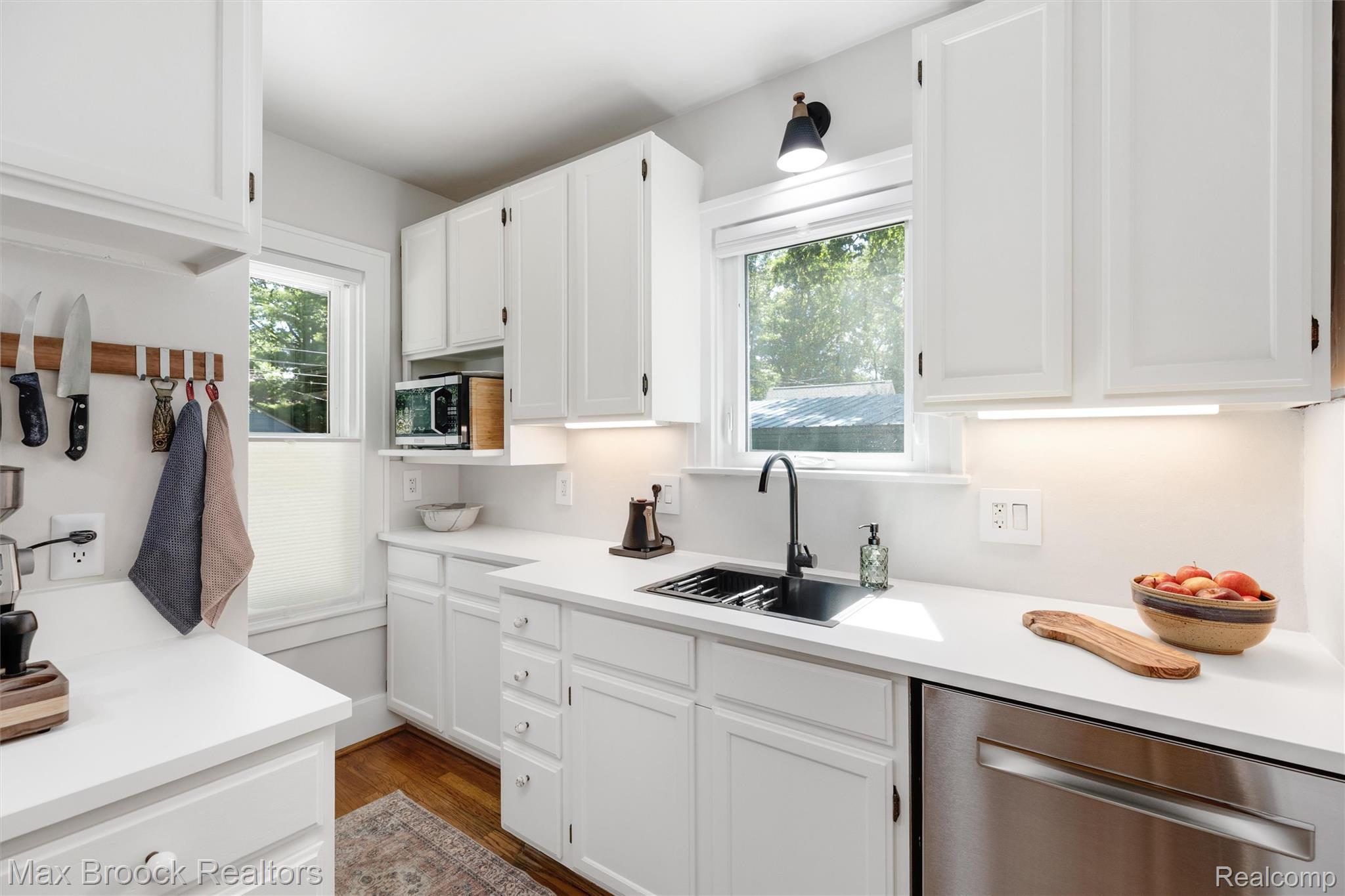 44 Kensington Boulevard Pleasant Ridge, MI 48069 - Photo 14 of 45 Kitchen