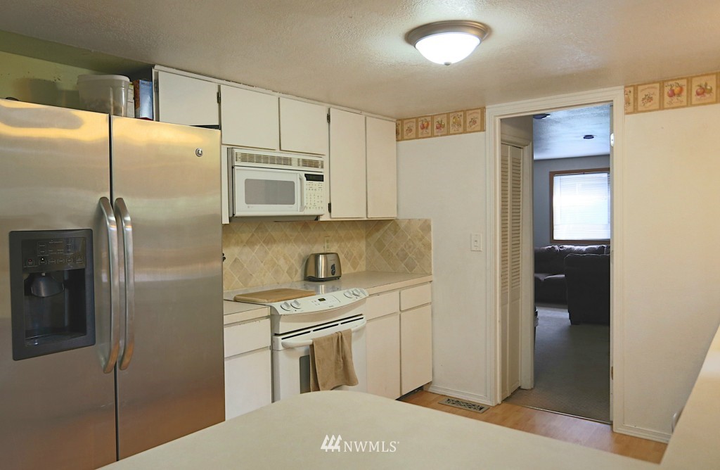 14003 Southeast 141st Street Renton, WA 98059 - Photo 14 of 19