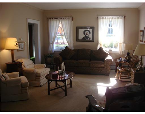 421 Ridge Road Valencia, PA 16059 - Photo 5 of 18 Living Room.