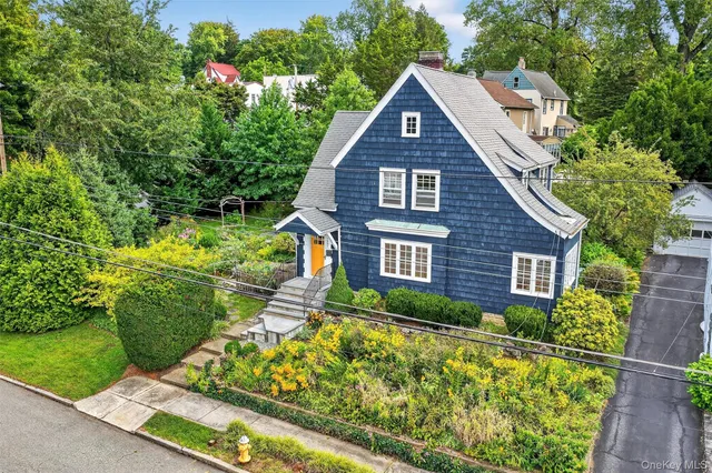 a view of a house with a yard and plants