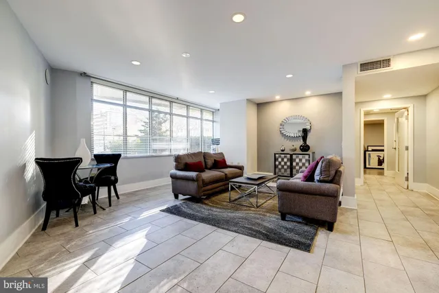 $2,750 | 555 Massachusetts Avenue Northwest, Unit 917, Washington, DC 20001