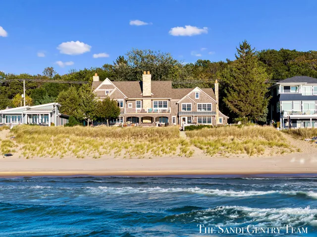 $5,995,900 | 19201 North Shore Drive, Spring Lake, MI 49456