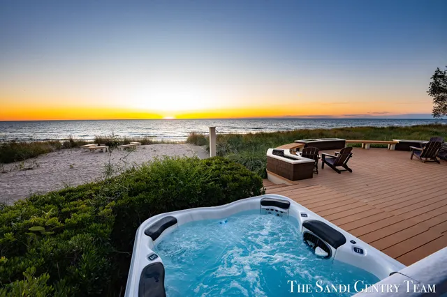 $5,995,900 | 19201 North Shore Drive, Spring Lake, MI 49456