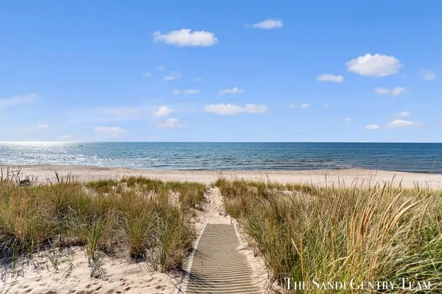 $5,995,900 | 19201 North Shore Drive, Spring Lake, MI 49456