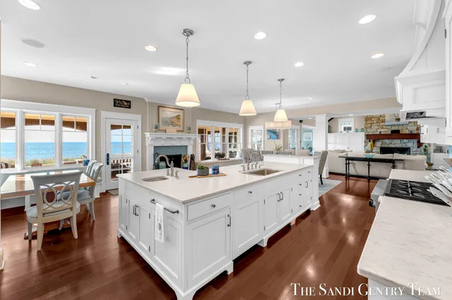 $5,995,900 | 19201 North Shore Drive, Spring Lake, MI 49456