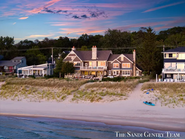 $5,995,900 | 19201 North Shore Drive, Spring Lake, MI 49456