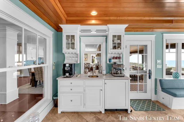 $5,995,900 | 19201 North Shore Drive, Spring Lake, MI 49456