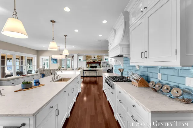 $5,995,900 | 19201 North Shore Drive, Spring Lake, MI 49456