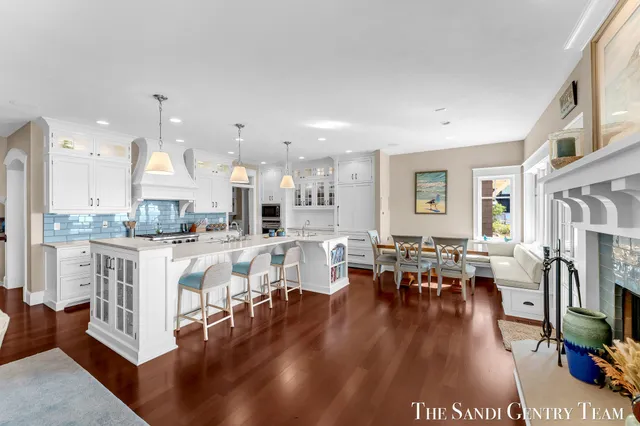 $5,995,900 | 19201 North Shore Drive, Spring Lake, MI 49456