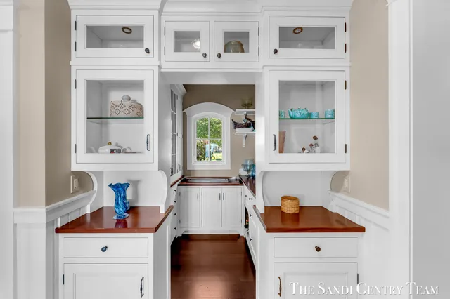 $5,995,900 | 19201 North Shore Drive, Spring Lake, MI 49456