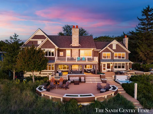 $5,995,900 | 19201 North Shore Drive, Spring Lake, MI 49456