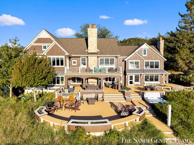 $5,995,900 | 19201 North Shore Drive, Spring Lake, MI 49456