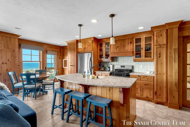 $5,995,900 | 19201 North Shore Drive, Spring Lake, MI 49456