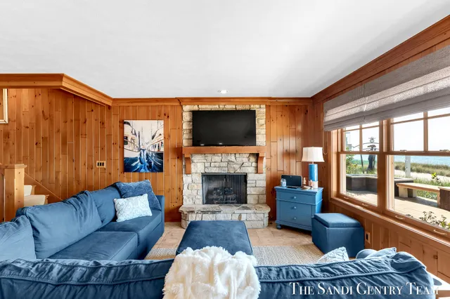 $5,995,900 | 19201 North Shore Drive, Spring Lake, MI 49456