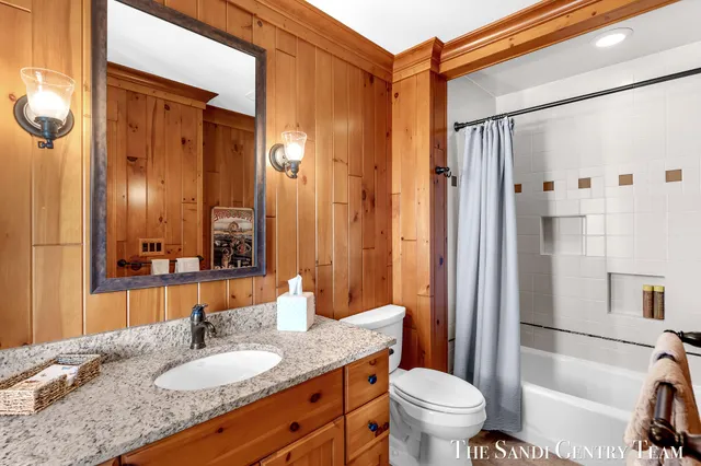 $5,995,900 | 19201 North Shore Drive, Spring Lake, MI 49456