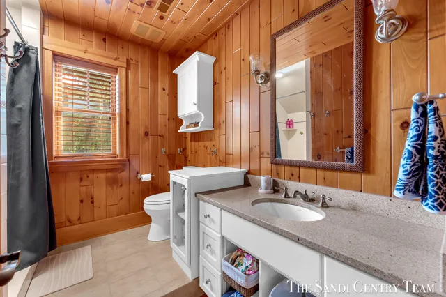 $5,995,900 | 19201 North Shore Drive, Spring Lake, MI 49456