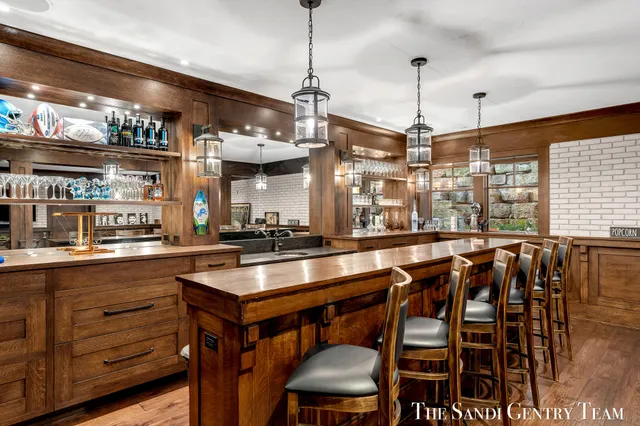 $5,995,900 | 19201 North Shore Drive, Spring Lake, MI 49456