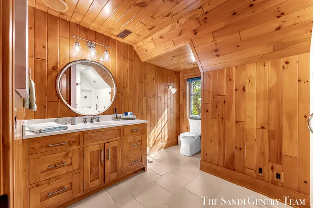 $5,995,900 | 19201 North Shore Drive, Spring Lake, MI 49456