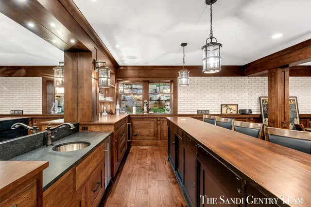 $5,995,900 | 19201 North Shore Drive, Spring Lake, MI 49456