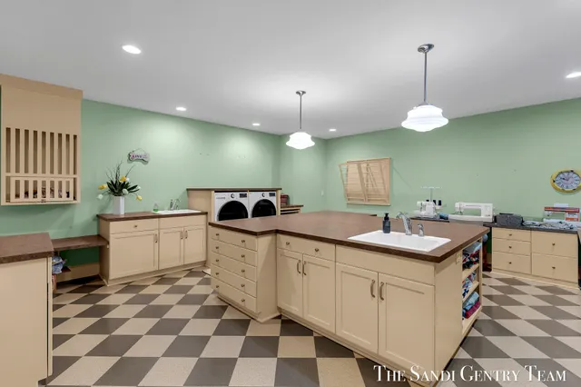 $5,995,900 | 19201 North Shore Drive, Spring Lake, MI 49456