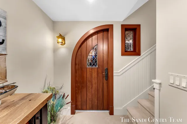 $5,995,900 | 19201 North Shore Drive, Spring Lake, MI 49456