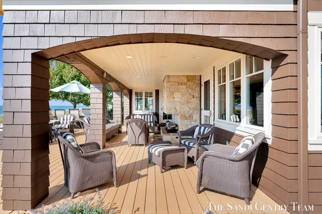 $5,995,900 | 19201 North Shore Drive, Spring Lake, MI 49456