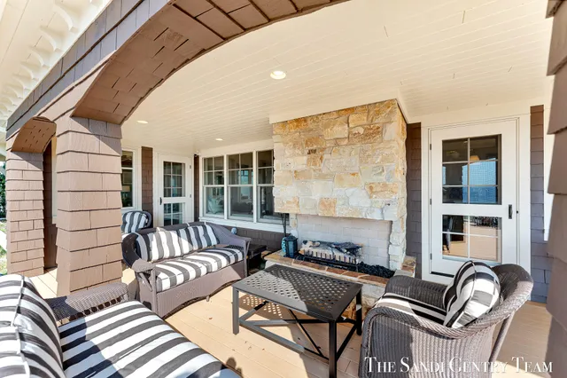 $5,995,900 | 19201 North Shore Drive, Spring Lake, MI 49456