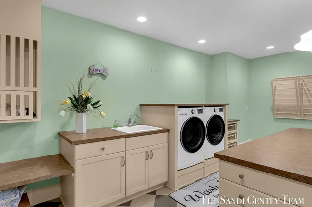 $5,995,900 | 19201 North Shore Drive, Spring Lake, MI 49456