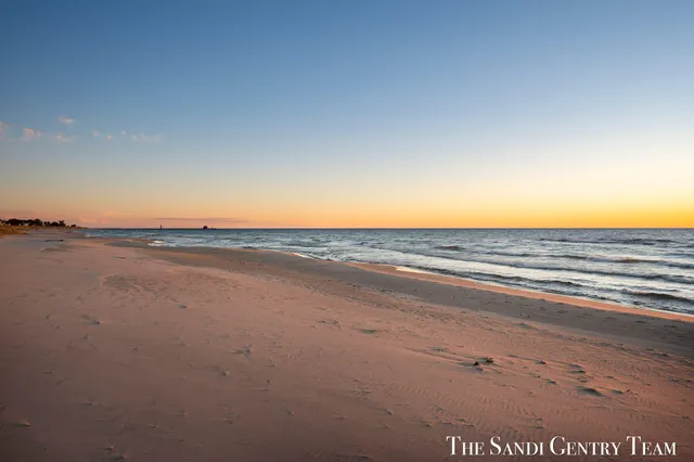 $5,995,900 | 19201 North Shore Drive, Spring Lake, MI 49456