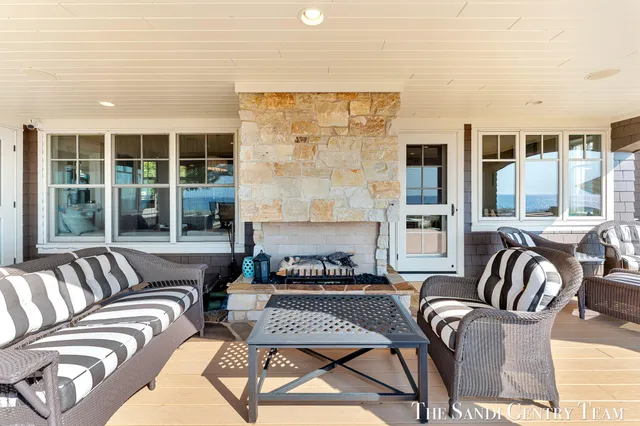 $5,995,900 | 19201 North Shore Drive, Spring Lake, MI 49456