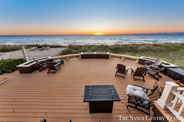 $5,995,900 | 19201 North Shore Drive, Spring Lake, MI 49456