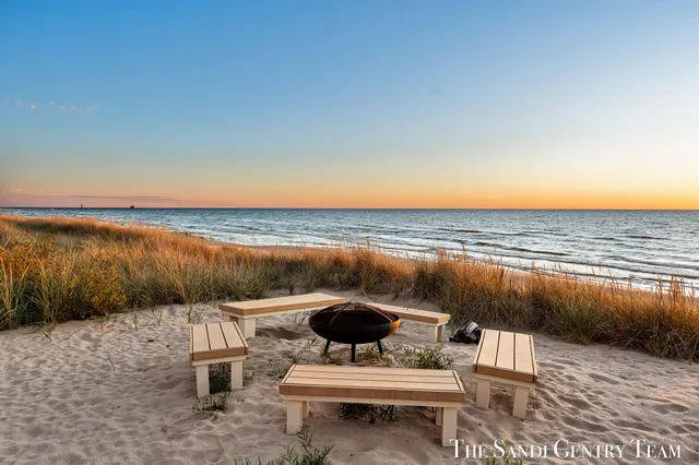 $5,995,900 | 19201 North Shore Drive, Spring Lake, MI 49456