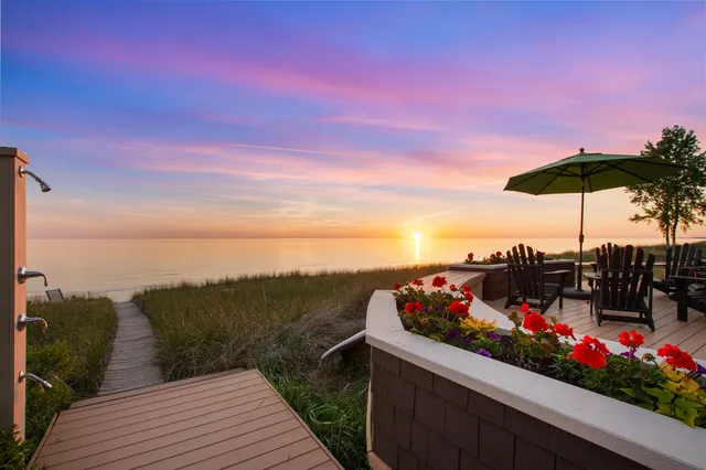 $5,995,900 | 19201 North Shore Drive, Spring Lake, MI 49456