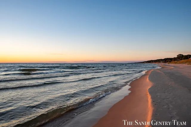 $5,995,900 | 19201 North Shore Drive, Spring Lake, MI 49456