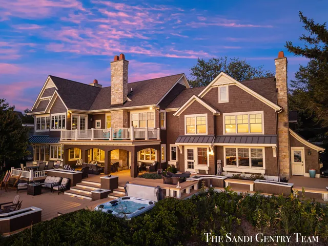 $5,995,900 | 19201 North Shore Drive, Spring Lake, MI 49456