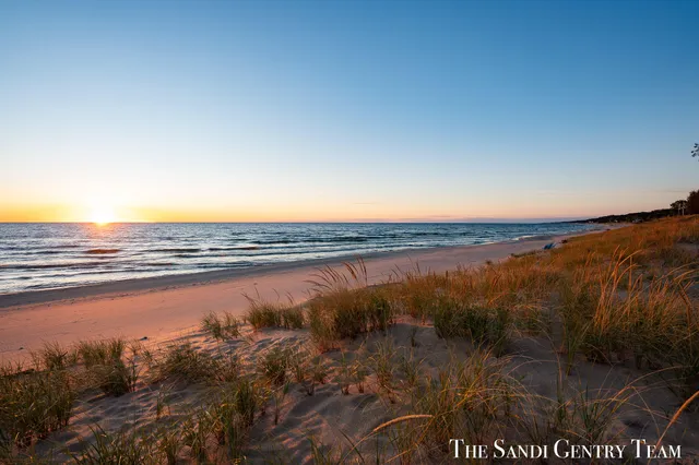 $5,995,900 | 19201 North Shore Drive, Spring Lake, MI 49456