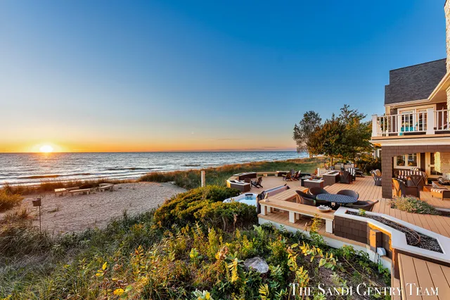 $5,995,900 | 19201 North Shore Drive, Spring Lake, MI 49456