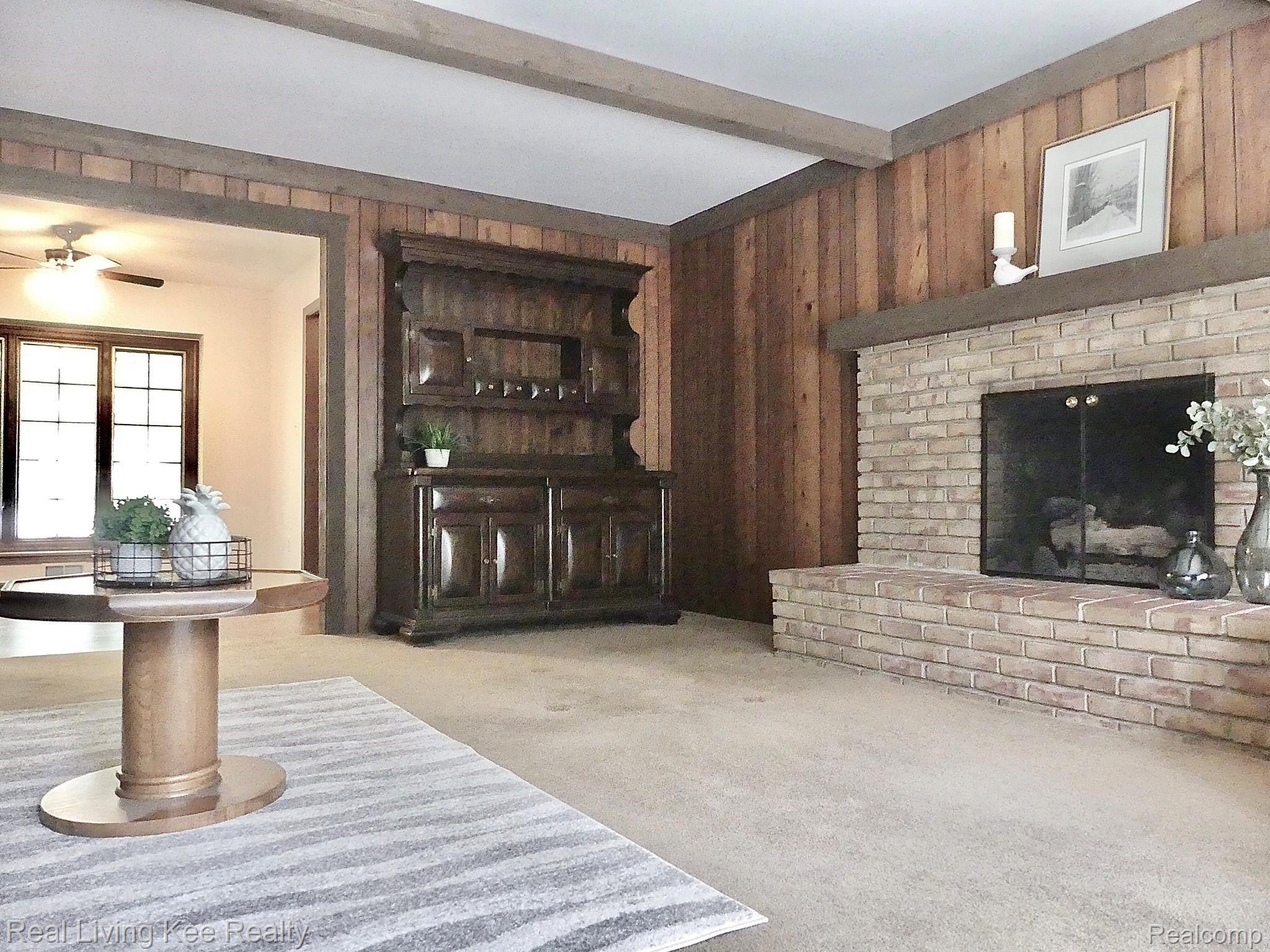 5165 Glengate Road Rochester, MI 48306 - Photo 16 of 38 Family room opens to kitchen