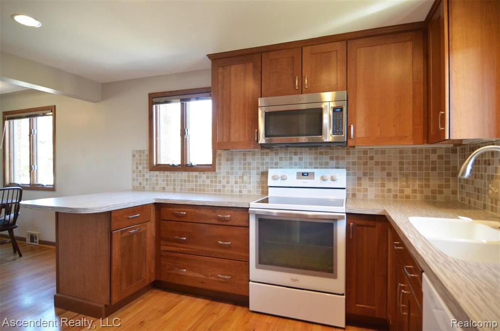 111 South Helen Avenue Rochester, MI 48307 - Photo 8 of 28
