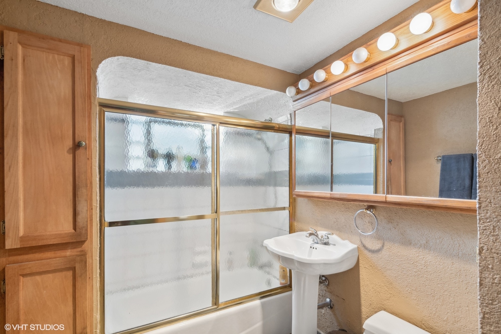 30 Northgate Road Riverside, IL 60546 - Photo 9 of 20 a bathroom with a sink a mirror and a shower
