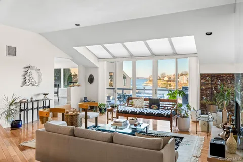 $1,699,000 | 6 Lady Jane Way, Northport, NY 11768
