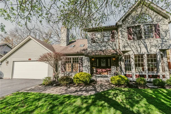 $344,995 | 295 Willow Creek Lane, Irondequoit, NY 14622