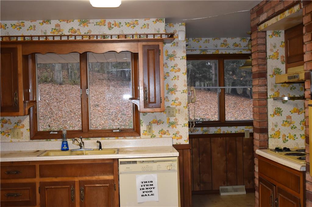228 Harbison Road Sarver, PA 16055 - Photo 24 of 25 Kitchen