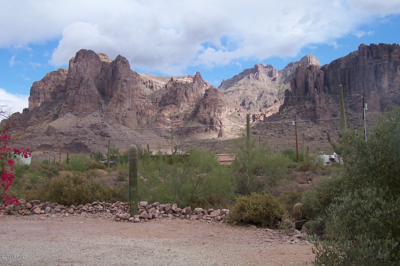 3312 North Prospectors Road Apache Junction, AZ 85119 - Photo 2 of 19 Front Yard Views!
