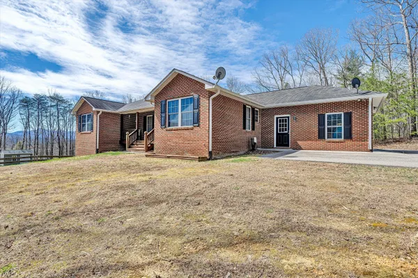 $499,950 | 175 White Deer Trail, New Castle, VA 24127