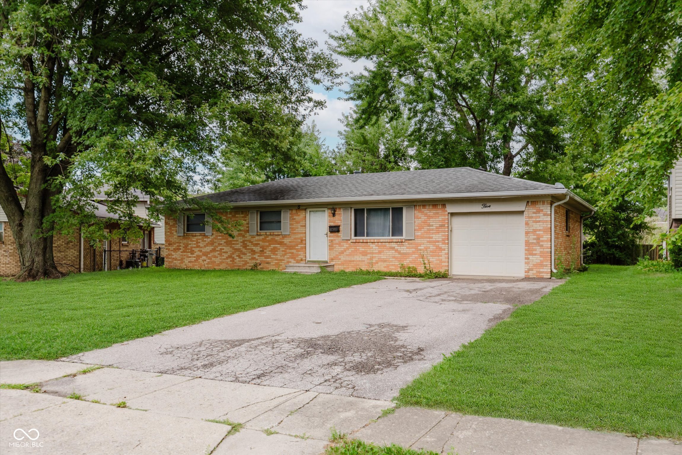 5 Whitewood Court Beech Grove, IN 46107 - Photo 2 of 25