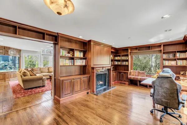 $4,250,000 | 10 Redmond Lane, Oyster Bay, NY 11771