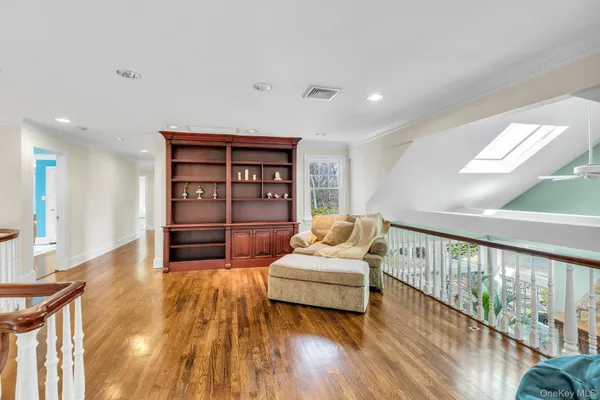 $4,250,000 | 10 Redmond Lane, Oyster Bay, NY 11771