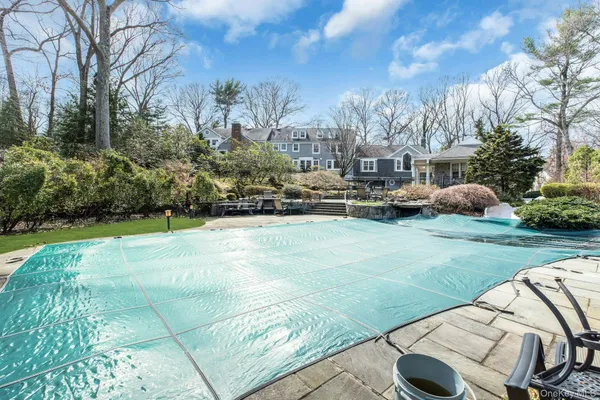 $4,250,000 | 10 Redmond Lane, Oyster Bay, NY 11771