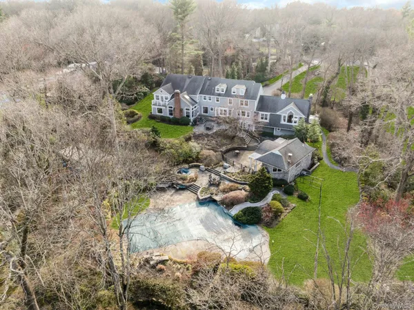 $4,250,000 | 10 Redmond Lane, Oyster Bay, NY 11771